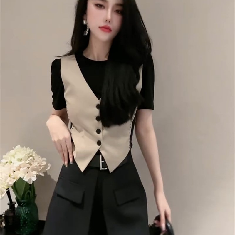 高级感女装2024夏季新款修身显瘦马甲拼接时尚T恤假两件短裤套装