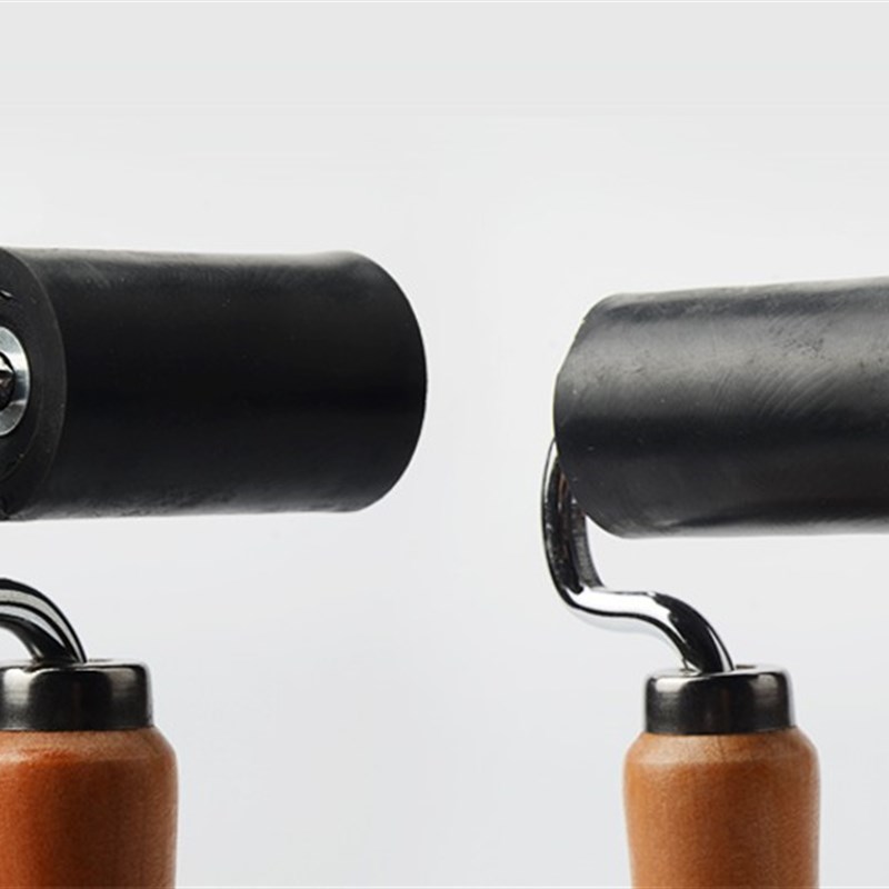 粘贴墙纸壁纸工具 壁纸工具 墙纸接缝压轮 小号黑色橡胶压轮滚轮