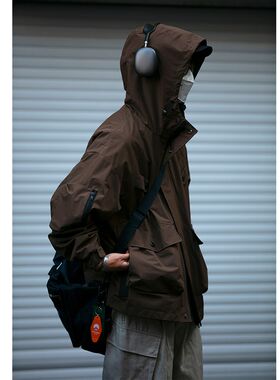 日系春秋廓形复古机能户外冲锋衣男潮流休闲连帽工装夹Y克大尺码