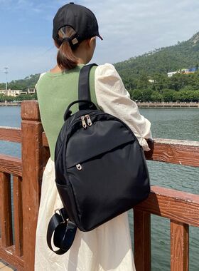 双肩包女2024新款潮旅行防水牛津布小背包通勤轻便帆布纯色小书包