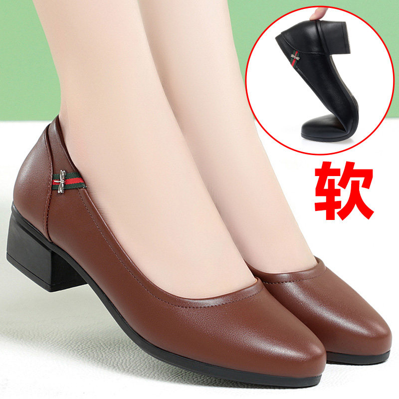 妈妈鞋软底女真皮包鞋不累脚春秋休闲舒适棕色中年中老年女士皮鞋