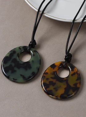 棕色醋酸圆环吊坠项链女轻奢小众设计高级感简约长款皮绳毛衣链