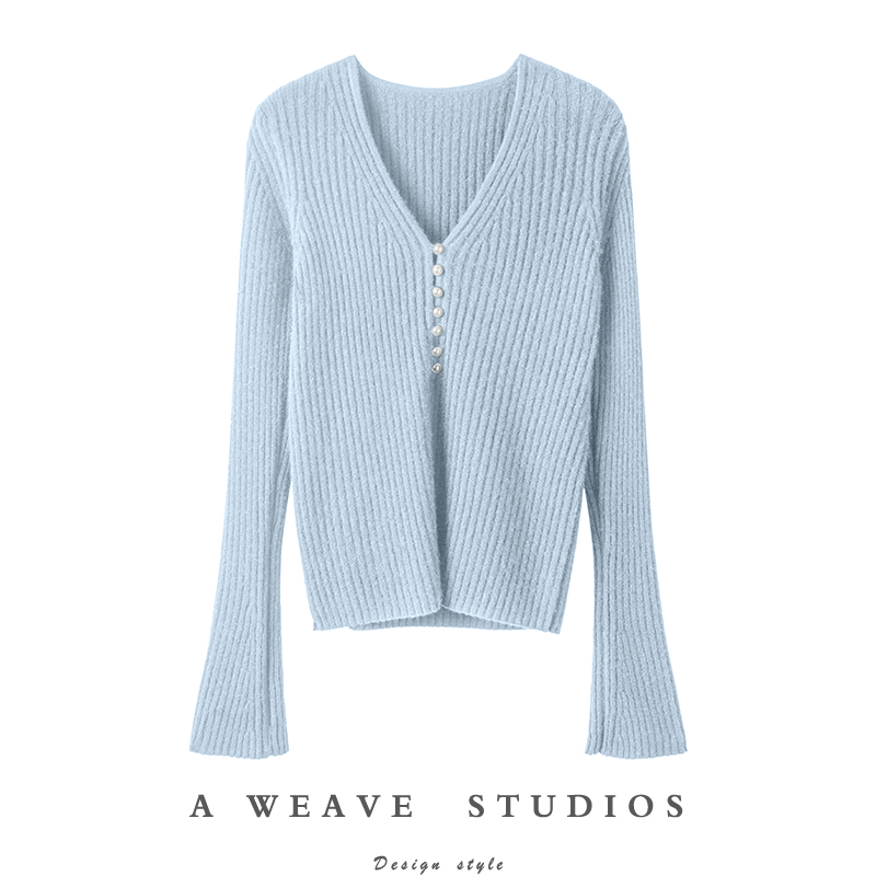 舒适再升级~简约好穿珍珠扣V领喇叭袖纯羊绒针织开衫女秋冬毛衣