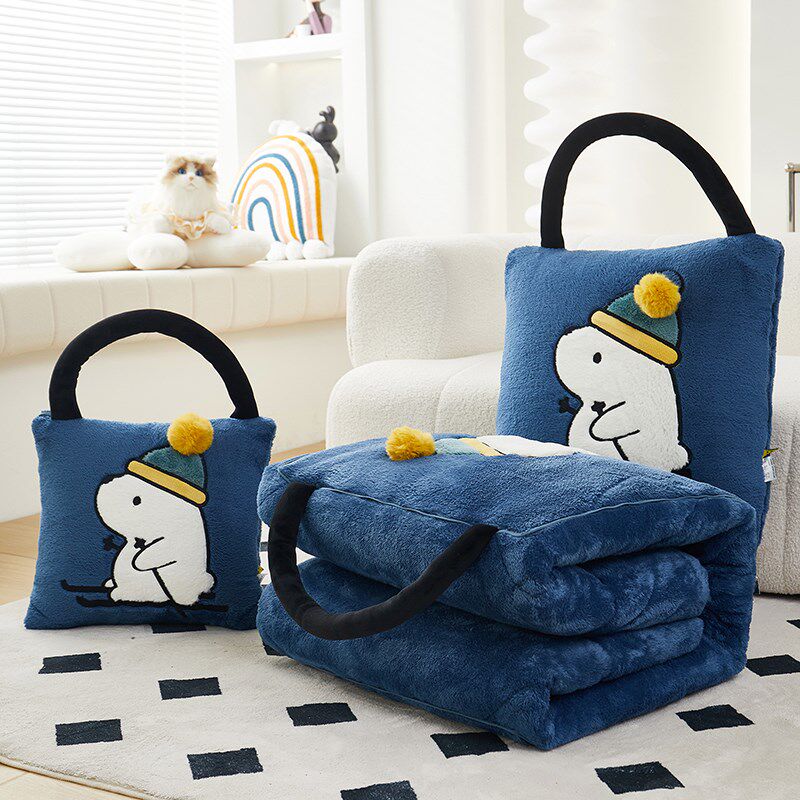 手提款雪橇熊面长绒加绒加厚多功能二合一折叠单人抱枕被