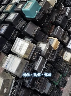 民俗怀旧老物件七八十年代生活电表挂兜玻璃瓶秤砣货郎鼓缝纫机头