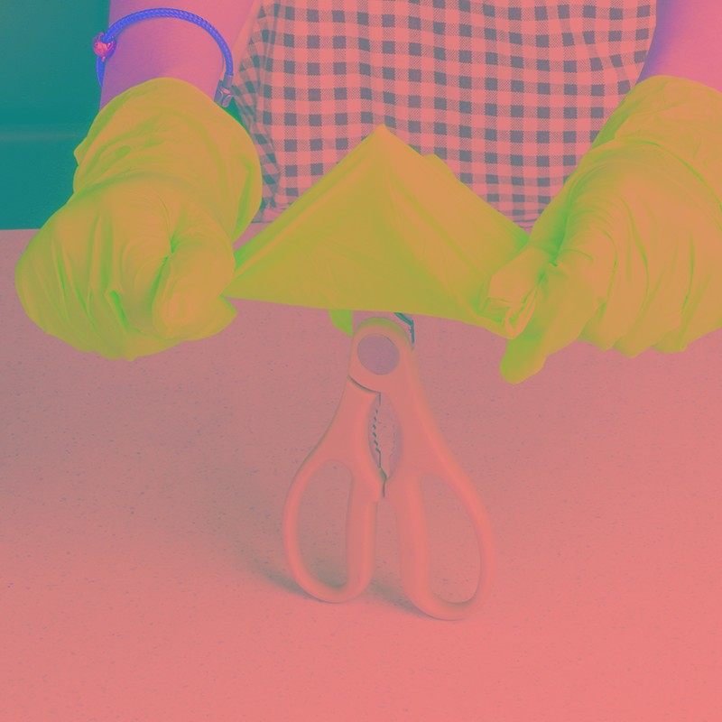 云蕾一次性丁腈手套薄款耐酸碱无粉不过敏防水耐磨高弹防护家用