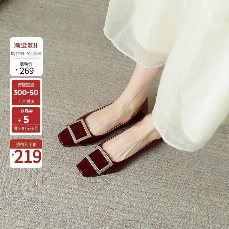 穿高跟鞋的吴大叔浅口2q024漆皮春季方扣粗跟单鞋方头平底女鞋爆