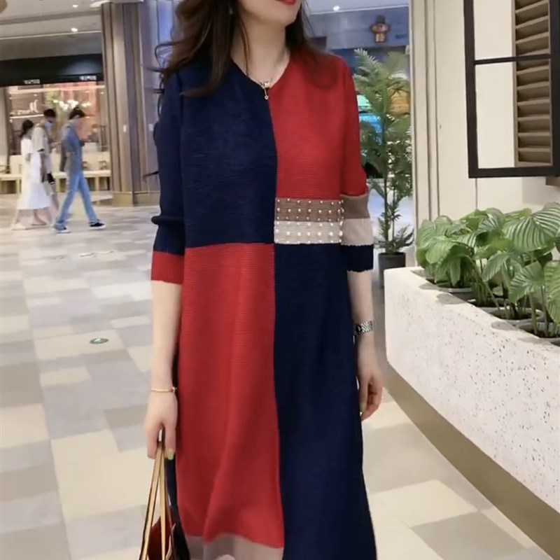 时尚褶皱连衣裙女早秋新款撞色弹簧衫抖抖裙圆领宽松显瘦百搭富态