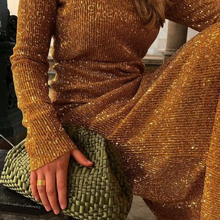 珊瑚黄系列亮片压褶秋冬新款隐隐流光长袖连衣裙年会宴会聚会亮点