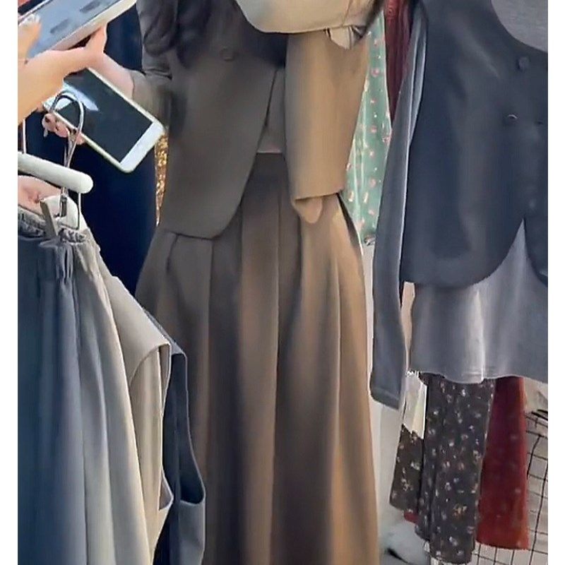 韩国东大门秋季新款复古短款马甲打底衫百褶西装裙时尚三件套装女