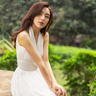 juju定制港风复古小白裙白色无袖连衣裙法式性感挂脖礼服长裙女夏