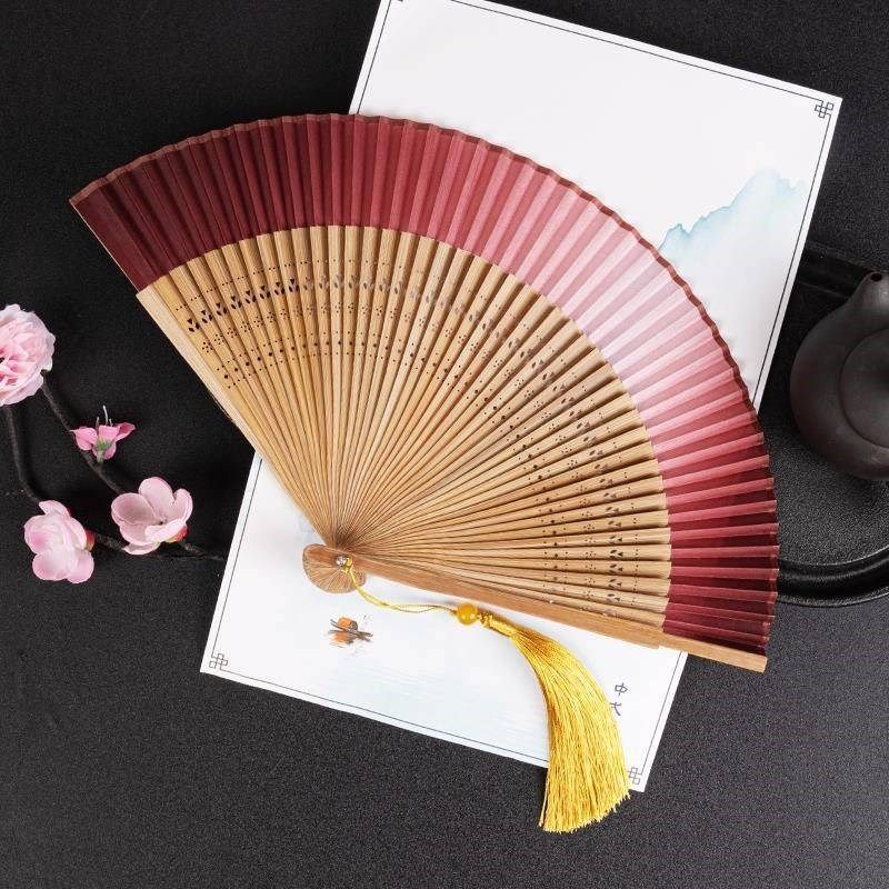 扇子折扇中国风古风中国风旗袍新中式仙气古代结婚新娘拍照晨袍图片