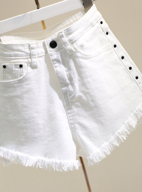 白色高腰铆钉牛仔短裤女夏2021百搭a字宽M松显瘦阔腿弹力热裤外穿