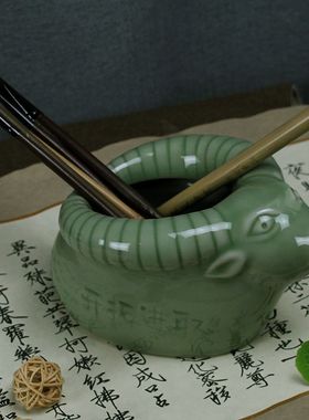 汝瓷陶瓷笔筒动物牛蛇鼠生肖桌面收纳书房简约中式创意工艺品摆件