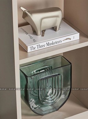 样板房书房展示现代轻奢组合套摆件抽象软装饰品书柜几何艺术书架