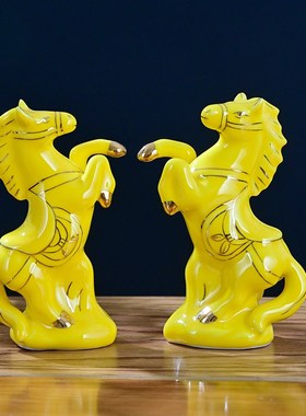 陶瓷小黄色马家居客厅玄关摆件创意生肖书房开业乔迁装饰礼品一对
