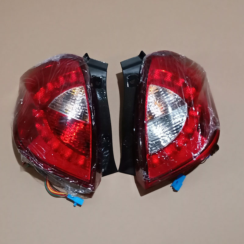 雷丁新款D70宝路达DS7比德文M7V7电动汽车轿车后尾灯后大灯刹车灯