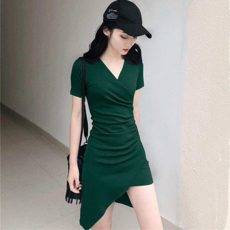 时尚连衣裙女2021新款法式桔梗性感小黑裙气质显瘦V领包臀A字裙夏