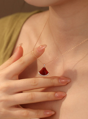 马年小裙子项链女生2026新款轻奢吊坠情人节新年礼物送女友老婆