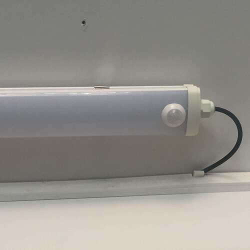 LED人体雷达红外线感应三防灯36W 车库商场酒店雷达感应灯管