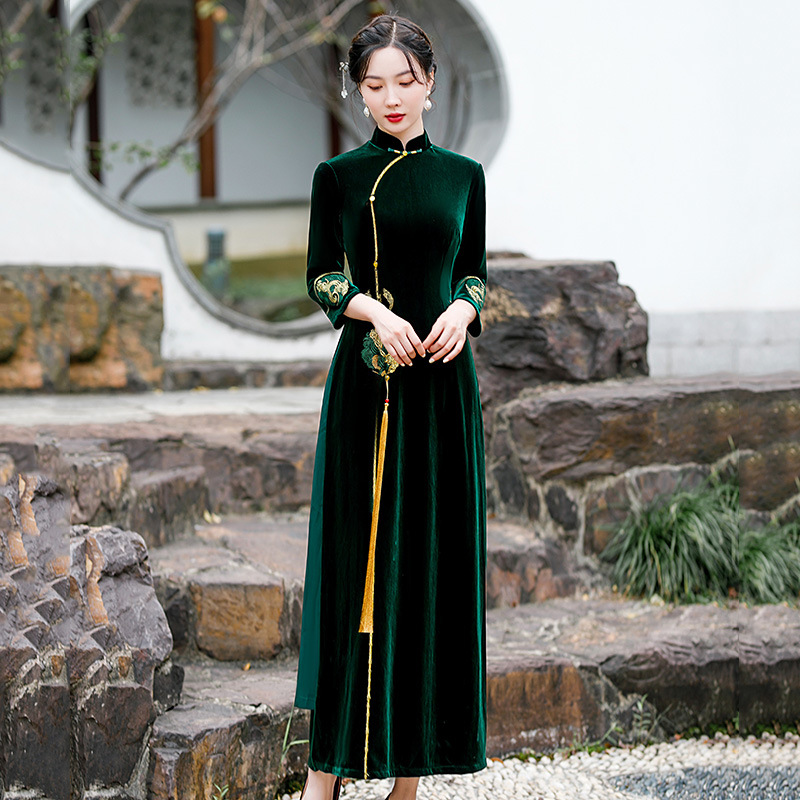 云梦集绿色金丝绒奥黛中式长款长袖改良旗袍年轻款女复古显瘦连衣