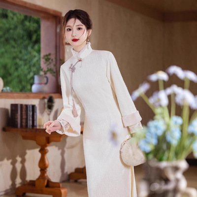 云梦集长袖旗袍冬季改良年轻款少女2025新款加绒新中式白色连衣裙
