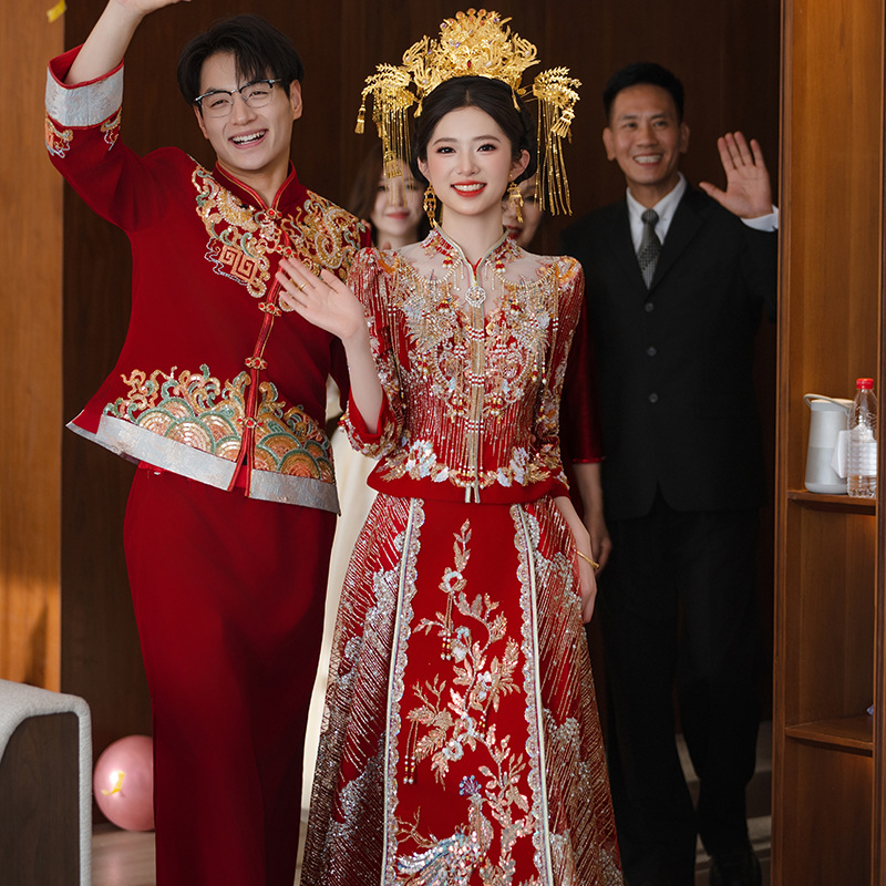 云梦集爆款奢华秀2025情侣显瘦结婚翘肩凤冠霞帔重工龙凤褂修身敬