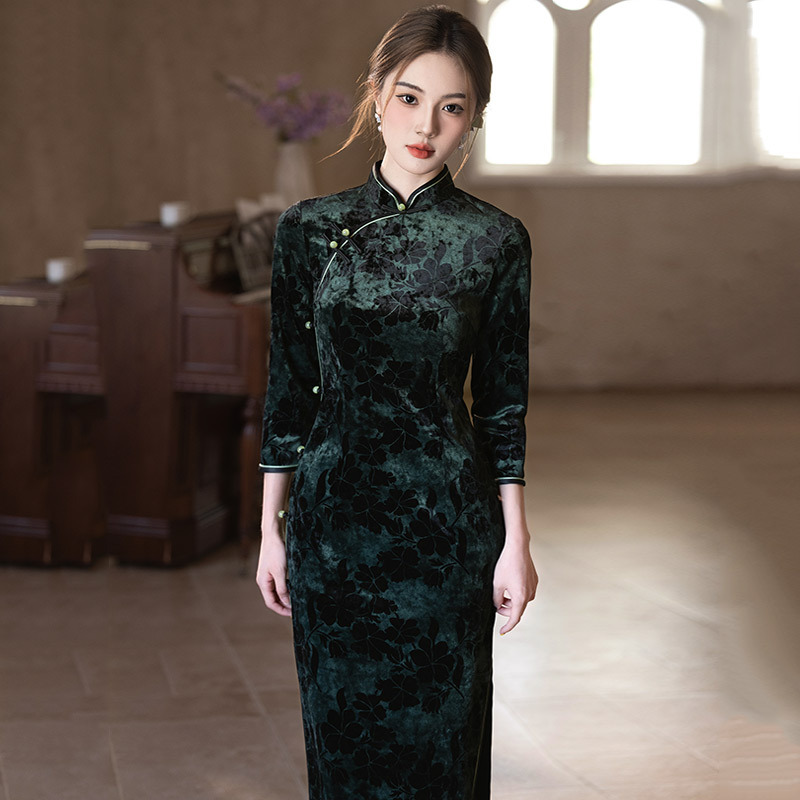 云梦集绿色丝绒国风新中式长款秋季长袖旗袍改良年轻款女复古修身