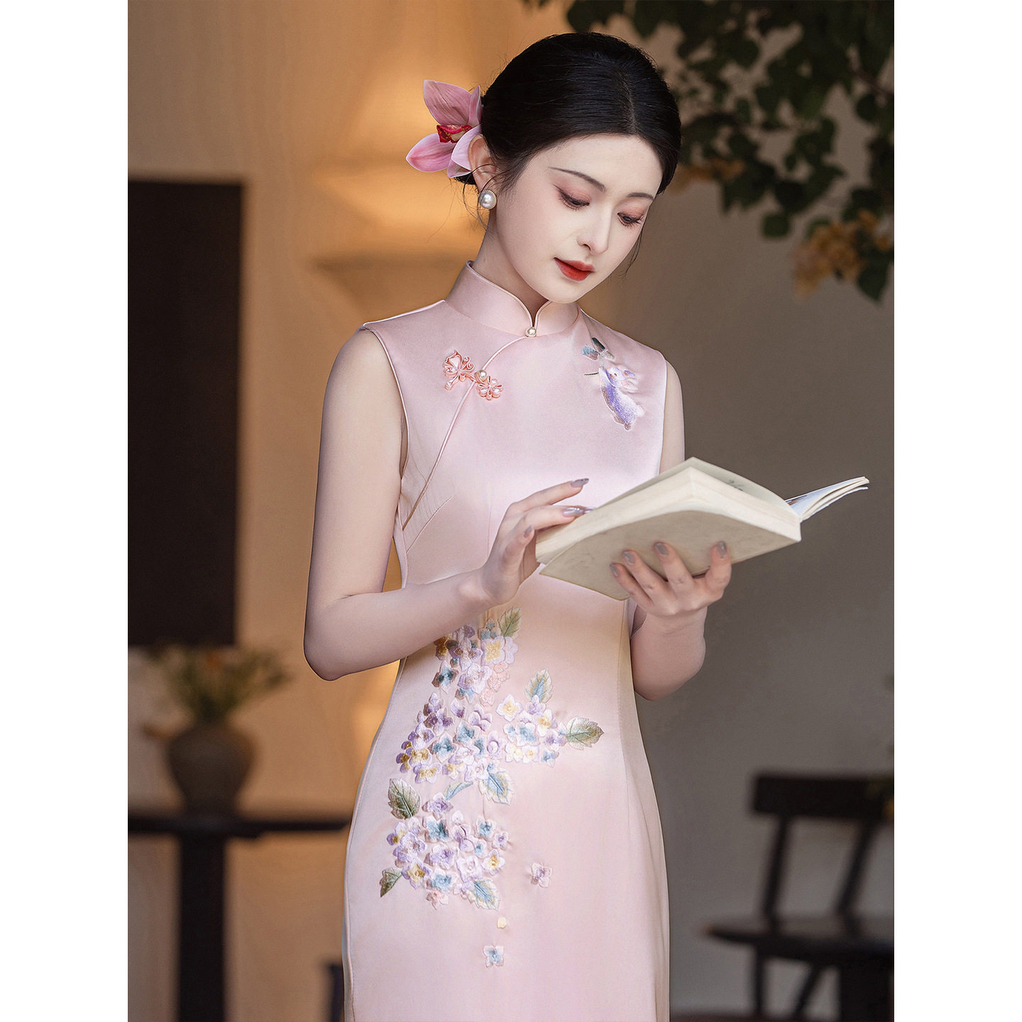 织造局高端刺绣粉色新中式旗袍连衣裙2026新款女夏季无袖订婚礼服
