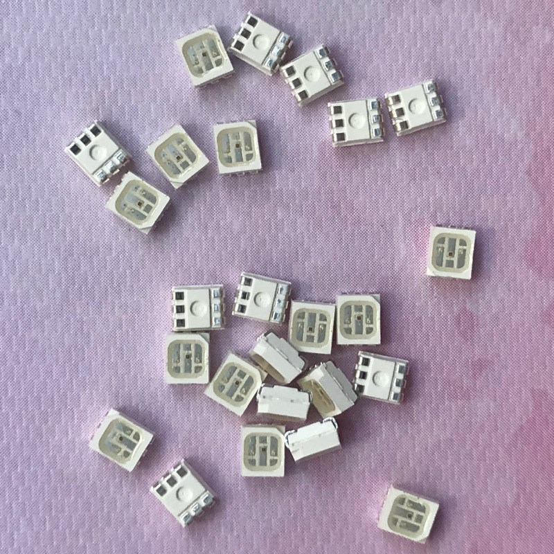 高亮2835灯珠快闪慢闪七色内置ic芯片RGB自闪全彩LED灯珠七彩变幻