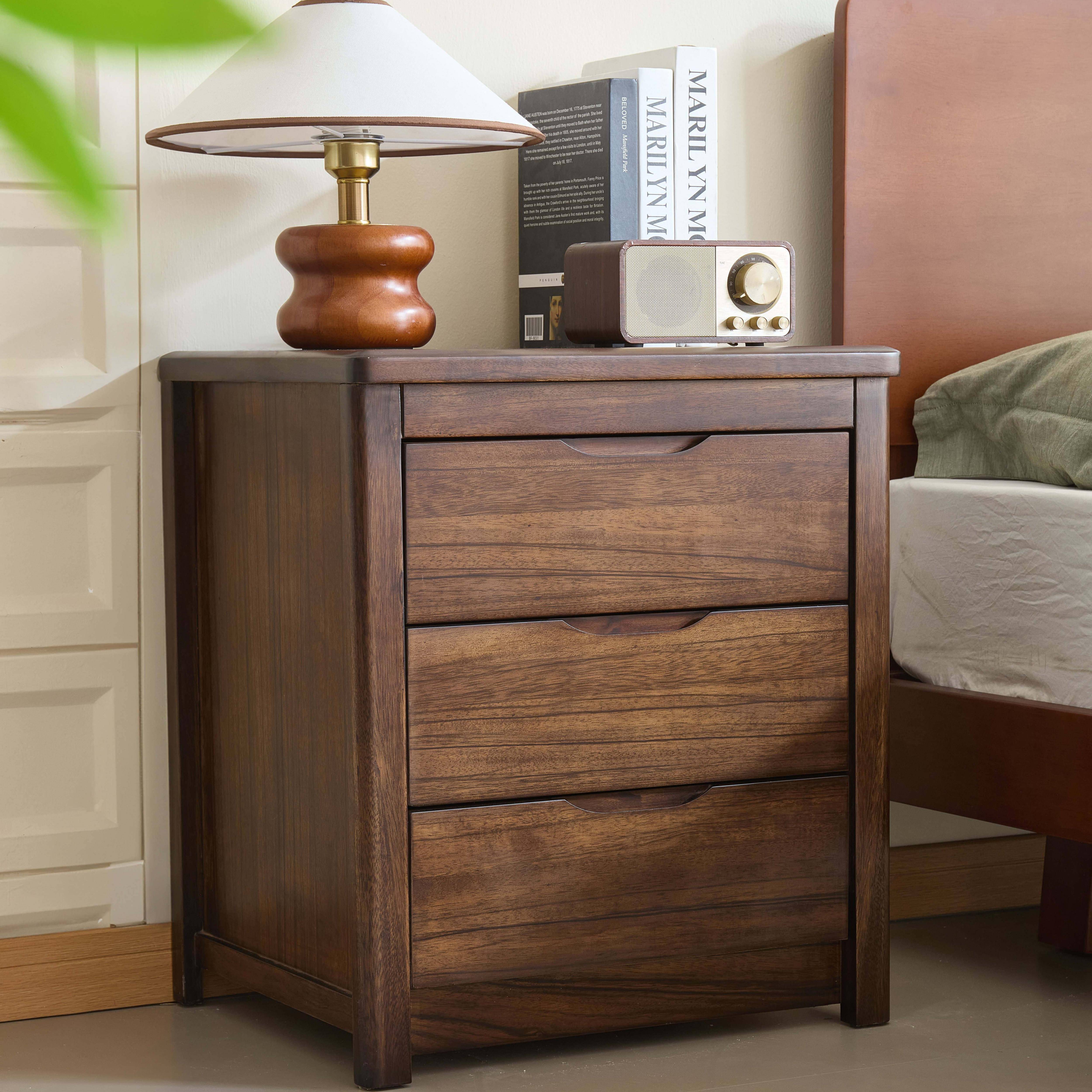 床头柜胡桃木实木三抽带锁斗柜家用卧室现代环保轻奢收纳储物柜子