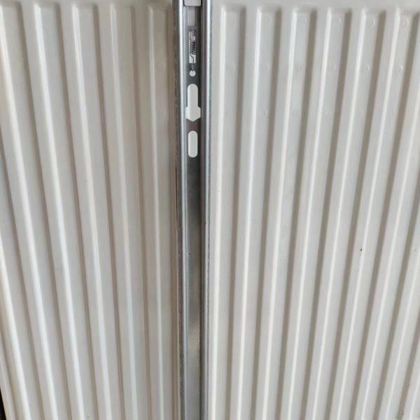 钢制板式散热器暖气片挂钩 拖钩 板式散热器一体式弹簧挂钩挂件