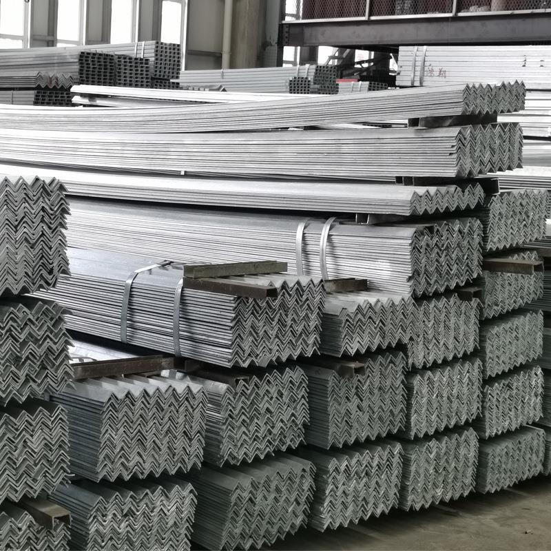 山东货供钢应热镀锌能角等边冲孔角钢建筑钢结构架用万三角铁型材