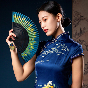 中雀羽毛屏绢绫小扇子女式折扇镂空雕刻竹扇日常扇子