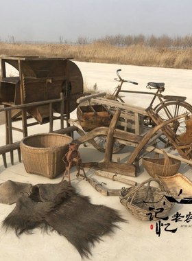 怀旧农村老农具风车独轮车木耙犁农耕老旧工具蓑衣竹篮民俗老物件