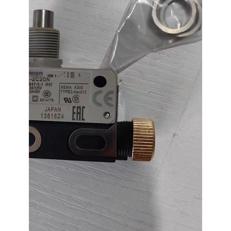 微动开关D4E-2F10N 1D20N 2D20N 1021N 2G10N 1A20N 2E20N 1E21N