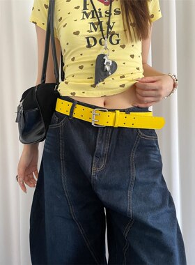 宽版设计Y2K双排扣黄色腰带，搭配裙装牛仔裤和腰带装饰