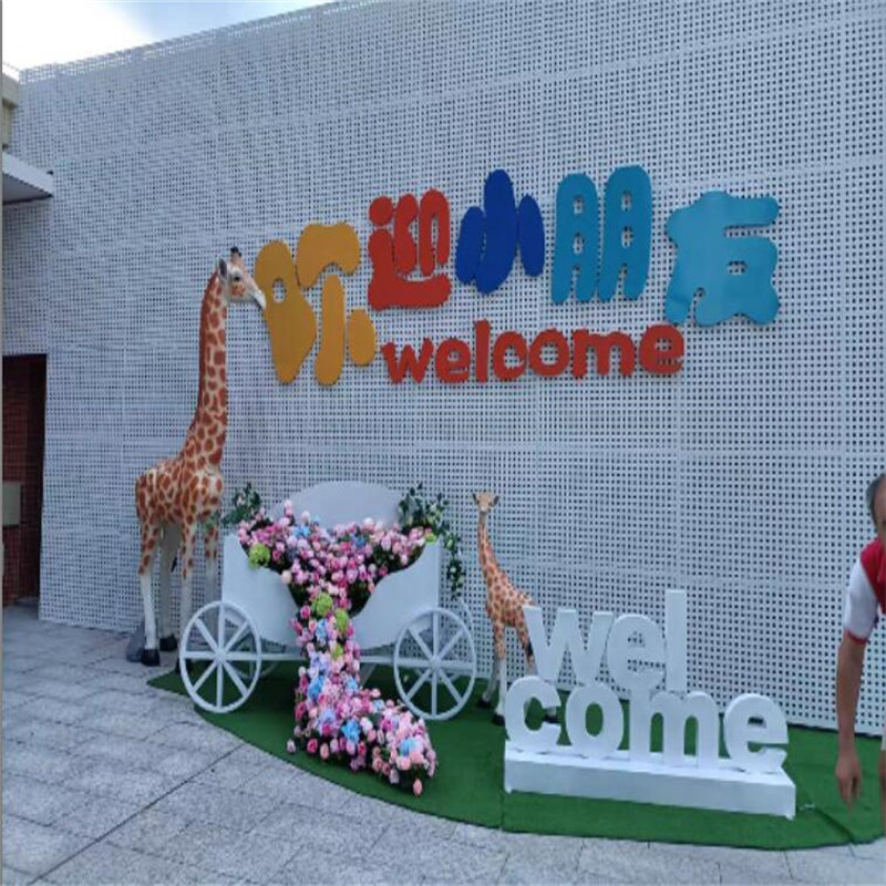 欧式铁艺车落地创意婚庆道具园林景观钢长颈鹿庭院雕塑