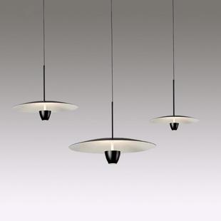 意大利黑骑士北欧设计师客餐厅吧台卧室床头黑色圆盘飞碟LED吊灯