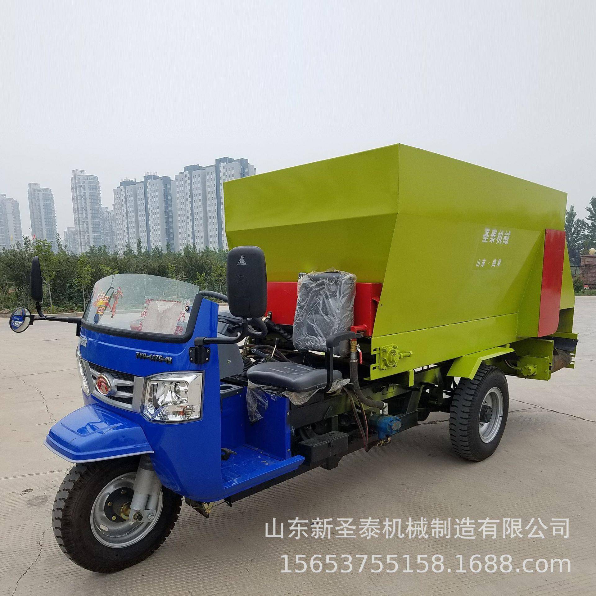 搅拌饲料柴油撒料车TMR撒料车