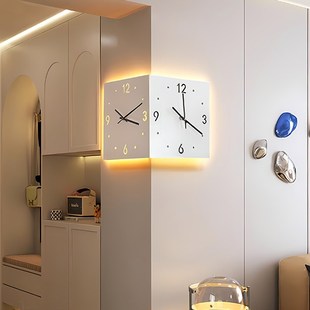 现代转角挂钟新款客厅家用挂墙时钟创意面拐角静音钟表