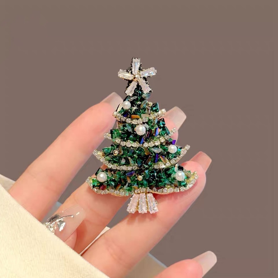 圣诞节胸针高档女气质水晶树别针高级感胸花衣服配饰创意新年礼物