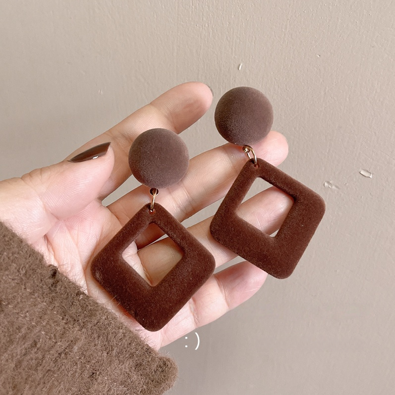 丝绒几何菱形耳环2025新款耳坠气质高级感婚礼夸张秋冬耳钉耳饰女