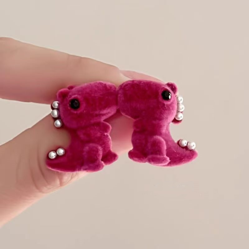 有龙则灵 高级感粉色植绒恐龙耳环耳骨夹 可爱小众设计无耳洞耳饰