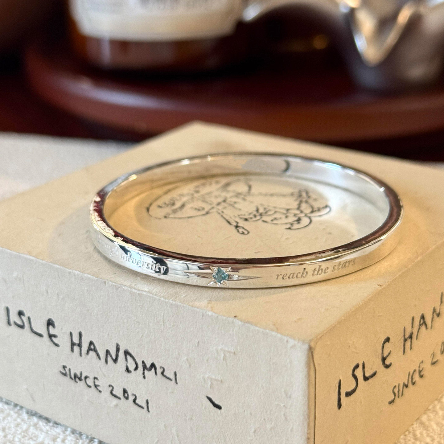 银色八芒星雕刻英文字母手镯女款高级感时尚手链轻奢小众精致手饰