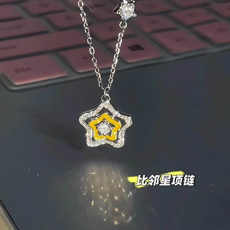 比邻星~奶黄色镂空星星项链轻奢精致丁程鑫同款微镶锆石锁骨链女