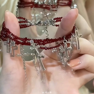 哥特风甜酷十字架流苏手链女红色串珠手饰小众暗黑系辣妹复古手串