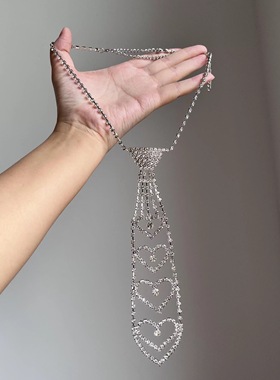 欧美时尚配饰新款三角形领结项链个性小众爱心领带精致百搭锁骨链