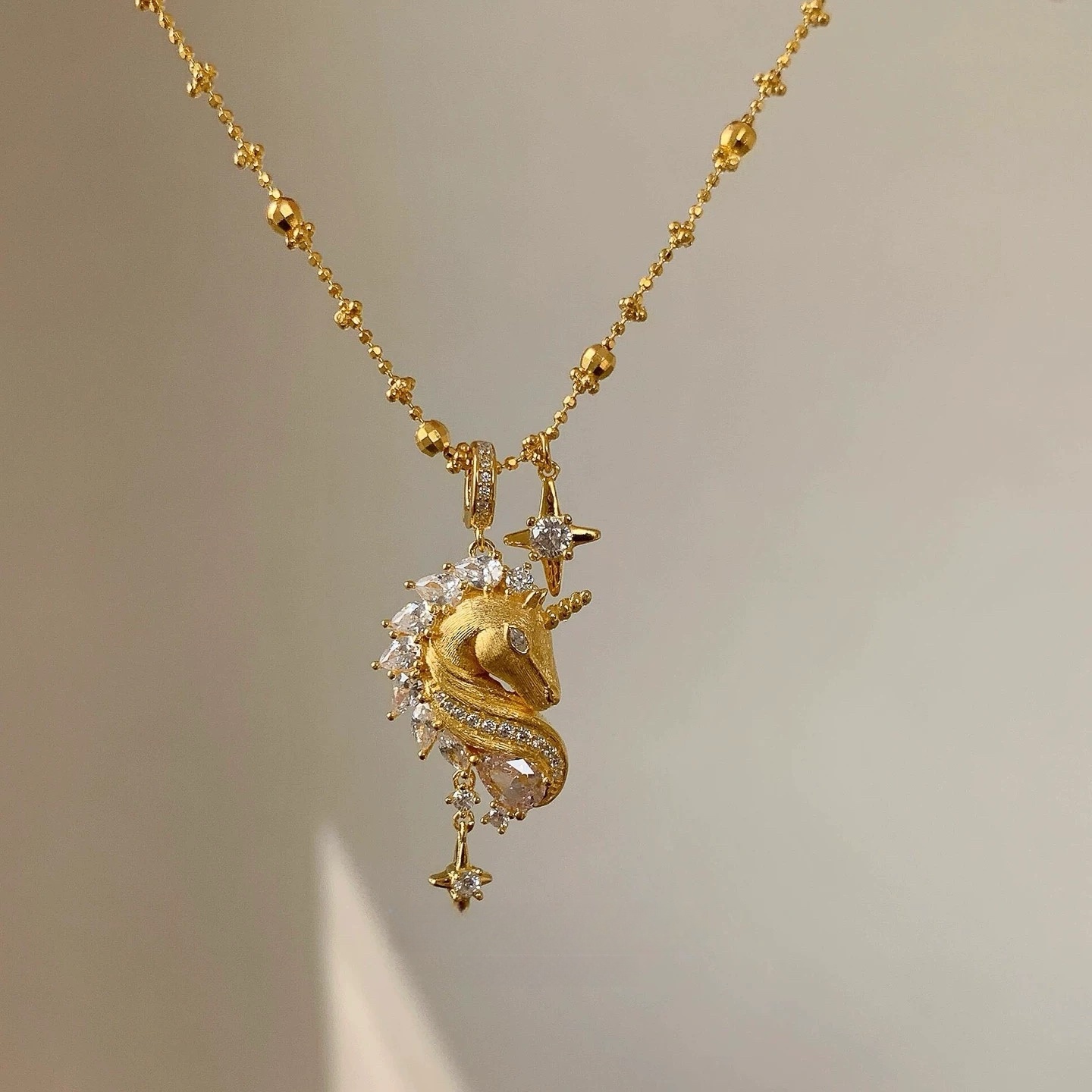 细闪星芒幸运独角兽项链女款2025新款高级感轻奢小众精致锁骨颈链