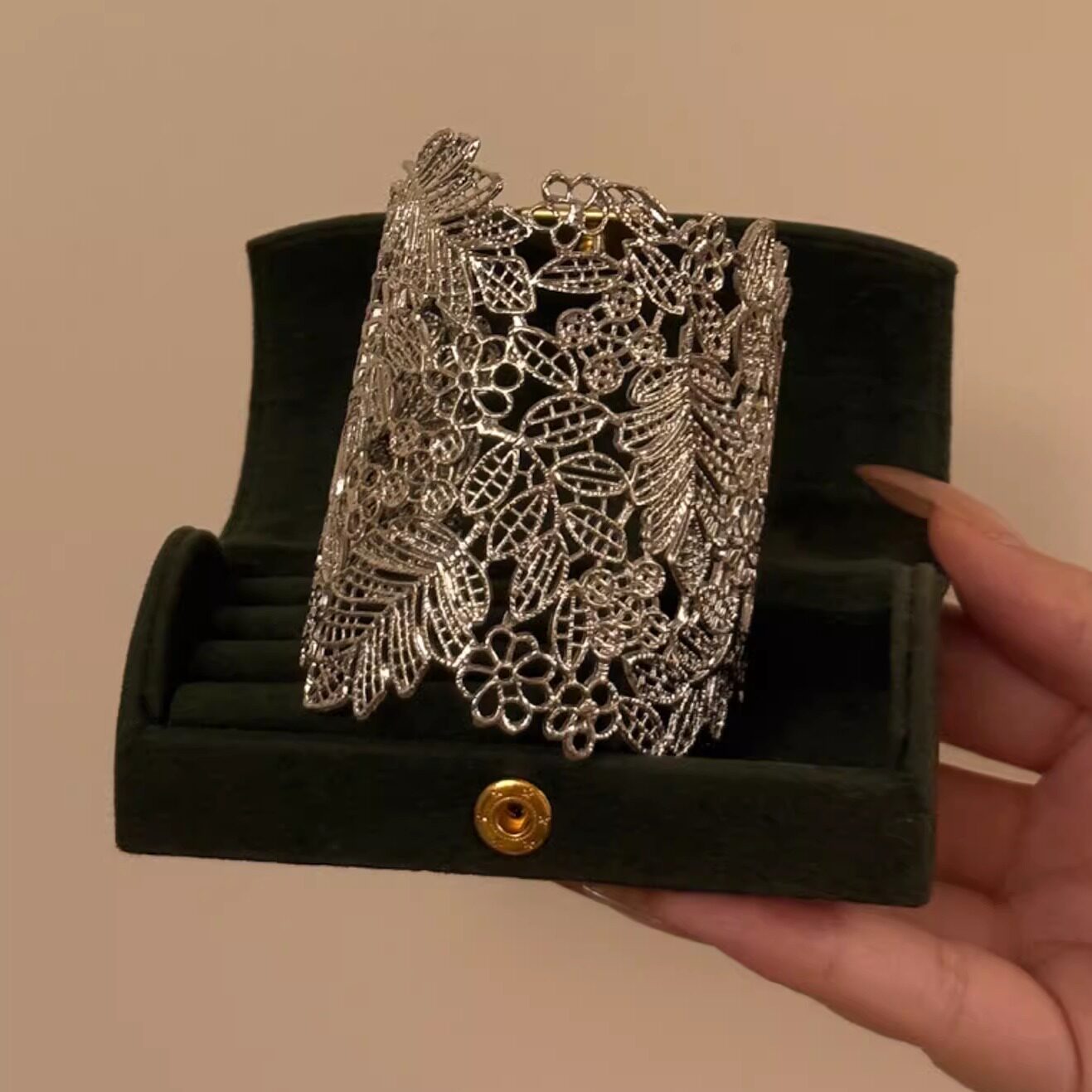 复古蕾丝镂空细雕花朵树叶手镯时尚精致感个性小众开口设计臂环女